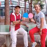�Il ping pong � diventato il pretesto per incontrarci la sera e chiacchierare con gente proveniente da tutto il mondo�, ci dicono il 65enne Raffaele Bottalico e la 43enne compagna Daniela Alexandru, fondatori del sodalizio
